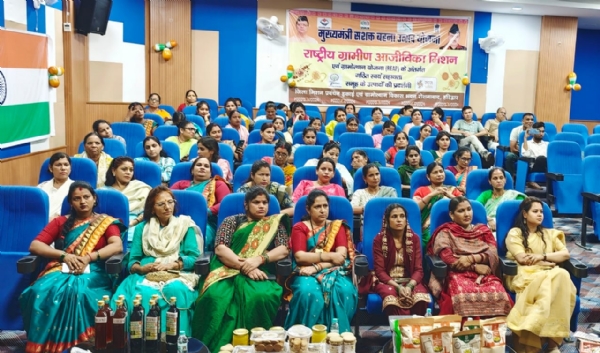 सशक्त बहन उत्सव मैं हरिद्वार से भाग लेती महिलाएं