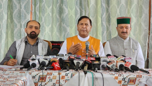 राजीव बिंदल प्रेस वार्ता में