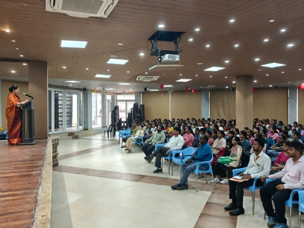 राज्य महिला आयोग की उपाध्यक्ष ने  नवप्रवेशित विद्यार्थियों के साथ किया संवाद*