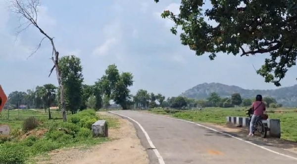 कलापहाड़ से महुदंड तक बनी सड़क