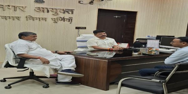 विधायक विजय खेमका ने नगर निगम कार्यालय का निरीक्षण कर विकास कार्यों की समीक्षा की