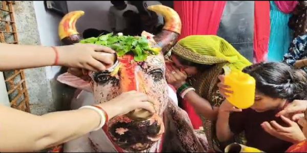 अंतिम सोमवारी पर शिवालयों में उमड़ा भक्तों का जनसैलाब