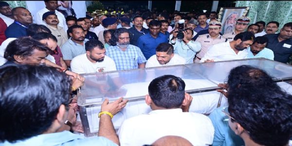 गुरुजी शिबू सोरेन को प्रदेश भाजपा अध्यक्ष बाबूलाल समेत तमाम नेताओं ने दी श्रद्धांजलि