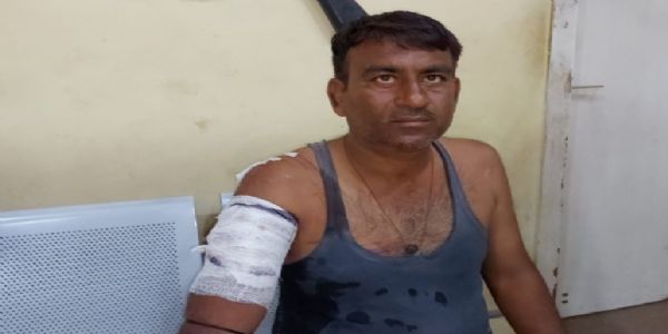 पशु व्यापारी को बाइक सवारों ने मारी गोली, घायल