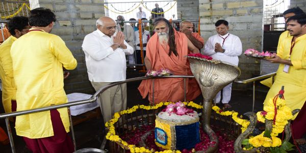 भरूच जिले के प्राचीन तीर्थक्षेत्र स्तंभेश्वर महादेव का मुख्यमंत्री ने किया दर्शन-पूजन