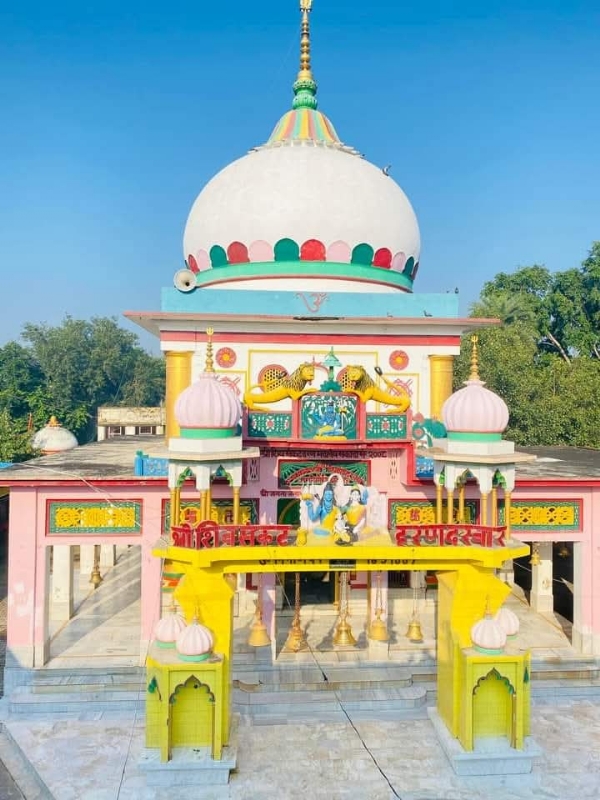 सकाहा के संकट हरण बाबा मंदिर में उमड़ा आस्था का सैलाब, जिला प्रशासन पूरी तरह मुस्तैद
