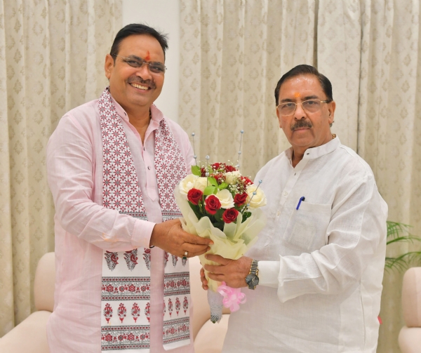 मुख्यमंत्री से सातवें राज्य वित्त आयोग के नवनियुक्त अध्यक्ष चतुर्वेदी ने की मुलाकात