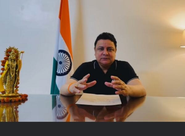 सुधीर शर्मा अपनी बात रखते हुए।