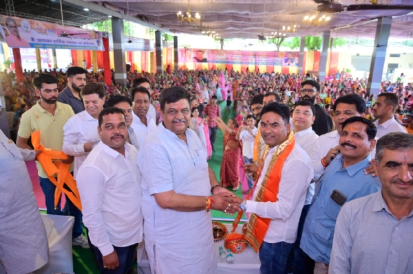 चित्तौड़गढ़ में सोमवार को हुवे कार्यक्रम में मंत्री व विधायक को राखी बांधी गईं