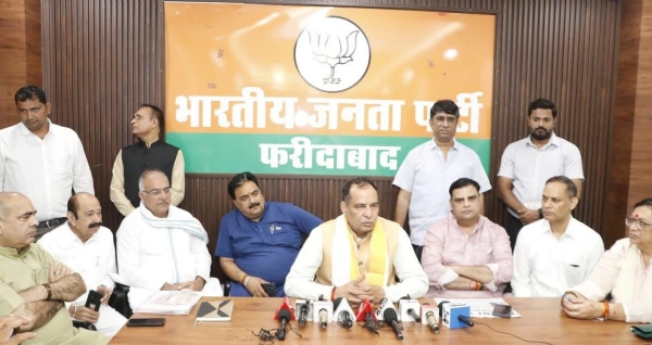 हरियाणा भाजपा के प्रदेशाध्यक्ष मोहनलाल बड़ौली  विभाजन विभीषिका कार्यक्रमों के बारे जानकारी देते हुए