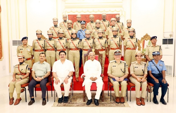राज्यपाल मंगुभाई पटेल से मिले 77वें आर.आर. बैच के प्रशिक्षु आई.पी.एस