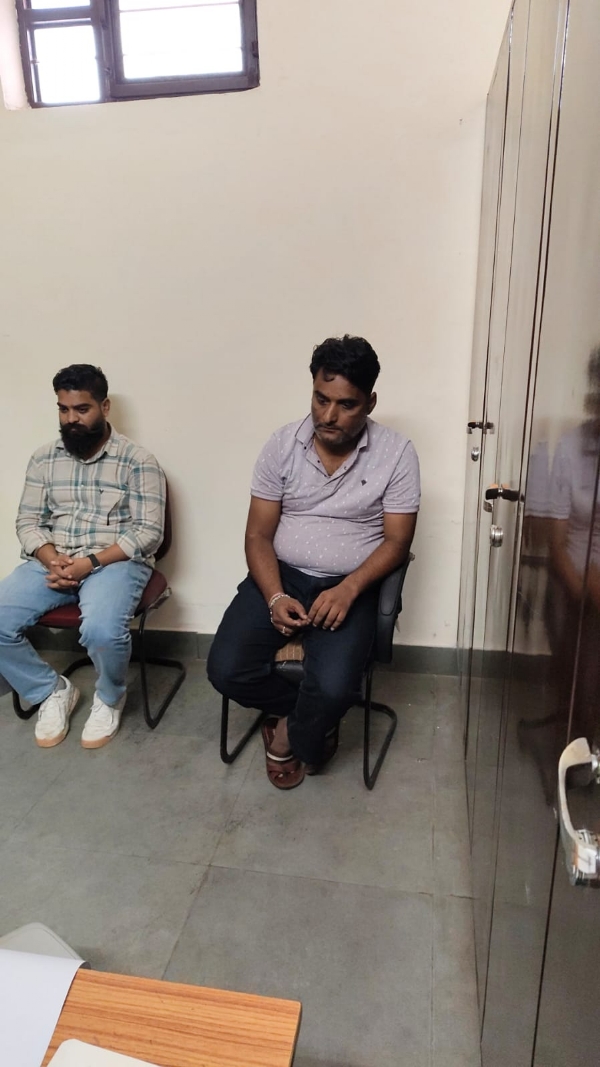नगर परिषद के सभापति के लिए कनिष्ठ सहायक एवं प्राइवेट व्यक्ति तीस हजार रुपये की रिश्वत लेते गिरफ्तार
