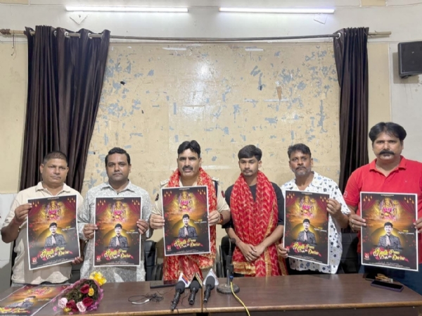 प्रेस क्लब जम्मू में एसएसपी ट्रैफिक जम्मू फारूक कैसर का भक्ति गीत कुढ़ पाना ऐसा तेरे दरबार