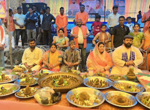 धर्म सेना जिला सक्ती के तत्वावधान में आयोजित घर वापसी कार्यक्रम में 35 परिवारों ने वैदिक रीति से हिंदू धर्म में पुनः आस्था जताई