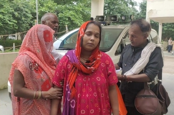 डॉक्टर के गलत इलाज से महिला की आंखों की रोशनी गायब
