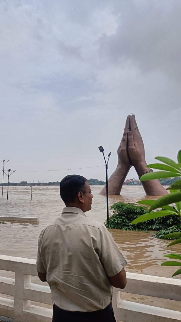 प्रभावित क्षेत्र में कमिश्नर