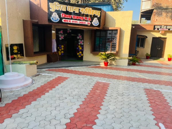 नरसिंहगढ़ मेले में मिली, पुलिस ने किया परिजनों के सुपुर्द