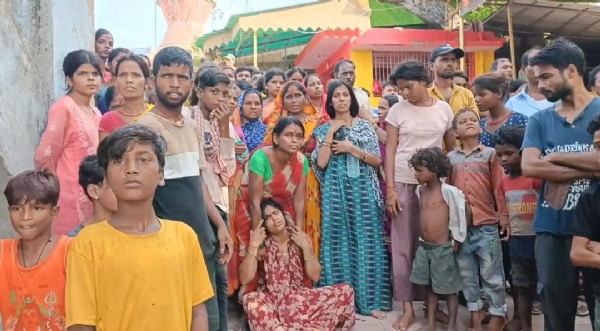 रोते बिलखते परिजन