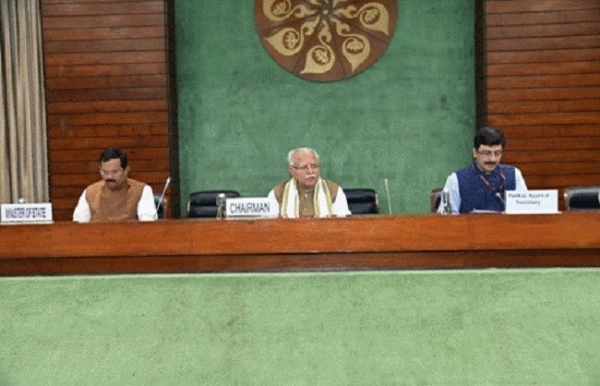 संसद सदस्यों की परामर्शी समिति की बैठक की अध्यक्षता करते मनोहर लाल