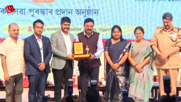 जिला आयुक्त पंकज चक्रवर्ती सहित तामुलपुर के चार अधिकारियों को मिला “कर्मश्री” पुरस्कार लोक कल्याण दिवस पर बीटीआर के आठ अधिकारी एवं कर्मचारी हुए सम्मानित ।