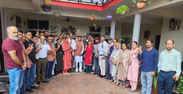 पूर्व मुख्यमंत्री प्रो. प्रेम कुमार धूमल के प्रति आभार व्यक्त किया