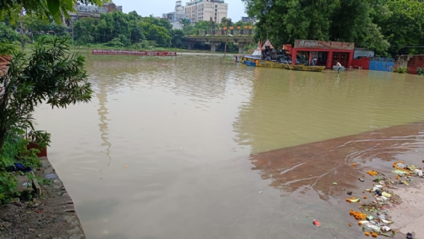 कचहरी वरूणा नदी से शास्त्रीघाट का नजारा