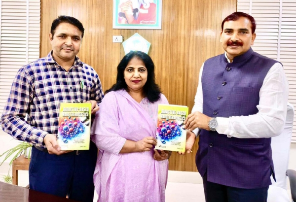 ‘बायोएक्टिव बेस्ड नैनोथेरेप्यूटिक्स’ नामक पुस्तक का विमोचन करते कुलपति प्रो. नरसीराम बिश्नोई।