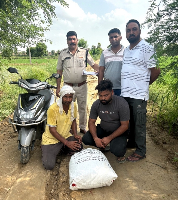 चूरापोस्त के साथ पकड़े गए आरोपी।