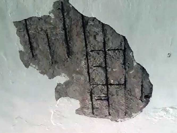 आश्रम भवन झापरा के छत का प्लस्टर गिरने से दो छात्र घायल