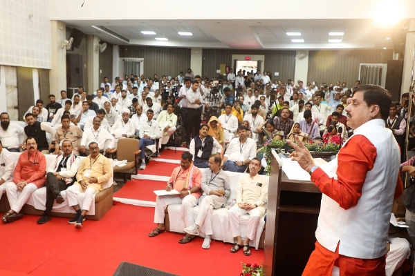 एफ.पी.ओ. डायरेक्टर समिट-2025 को संबोधित करते हुए मुख्यमंत्री डॉ. मोहन यादव