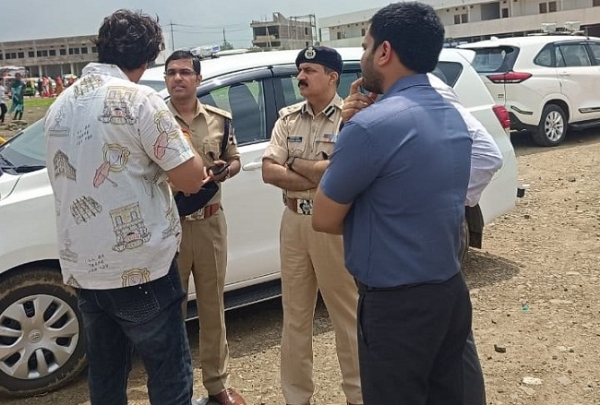 सीहोरः कलेक्टर, डीआईजी तथा एसपी ने कुबेरेश्वर धाम में किया कावड़ यात्रा संबंधी व्यवस्थाओं का निरीक्षण