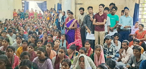 कार्यक्रम में जीविका दीदी व युवा