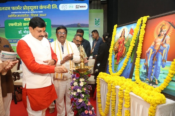 मुख्यमंत्री ने दीप प्रज्जवलित कर कार्यक्रम का शुभारंभ किया