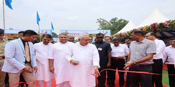 मुख्यमंत्री ने सालेपुर-राजगीर फोरलेन हाई-वे के निर्माण कार्य का किया शिलान्यास
