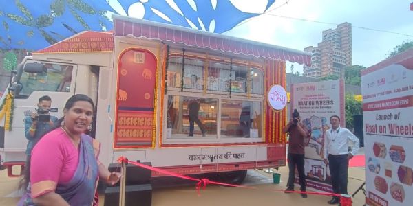 वस्त्र मंत्रालय ने हाट ऑन व्हील्स का किया शुभारंभ
