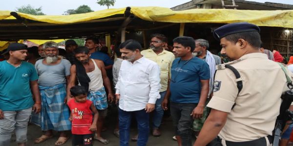 दीवार गिरने से घायल युवक की मौत