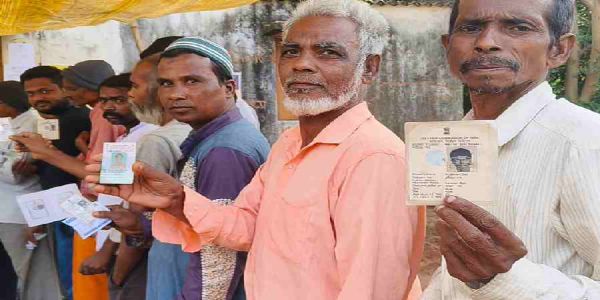 मतदाता सूची में फर्जी नाम जोड़ने के मामले में बंगाल के चार अधिकारी निलंबित