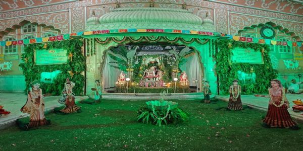 पुत्रदा एकादशी: गोविंद देवजी मंदिर में सजी झूला झांकी