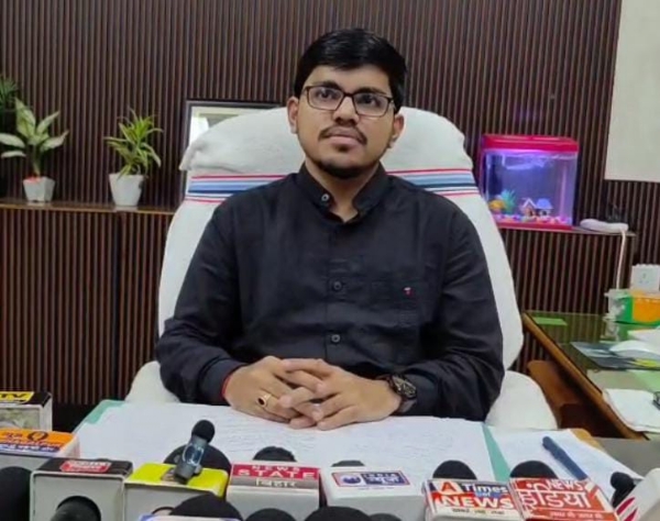 जानकारी देते डीडीसी