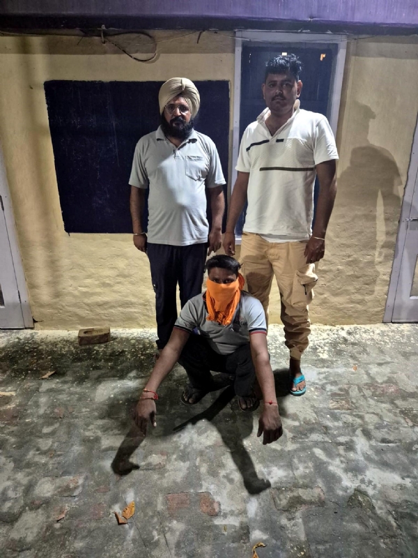 फतेहाबाद। प्रतिबंध के बावजूद नहर में नहाते पकड़ा गया युवक।
