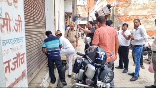 दुकान को सील करने की फोटो