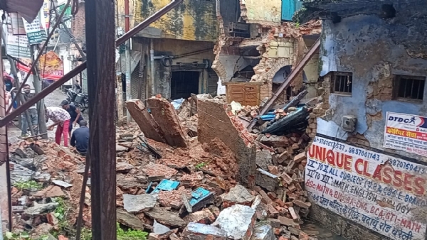 भरभराकर गिरी बिल्डिंग
