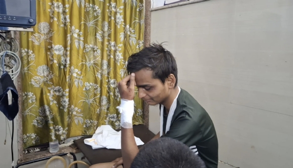 कोर्ट परिसर में युवक ने  हाथ की नस काटी आत्महत्या की कोशिश