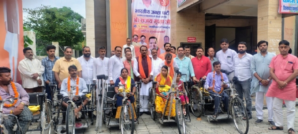 प्रयागराज के जार्जटाउन स्थित मूकबधिर कालेज में मनाया गया भाजपा महानगर अध्यक्ष का जन्मदिन कार्यक्रम का छाया चित्र