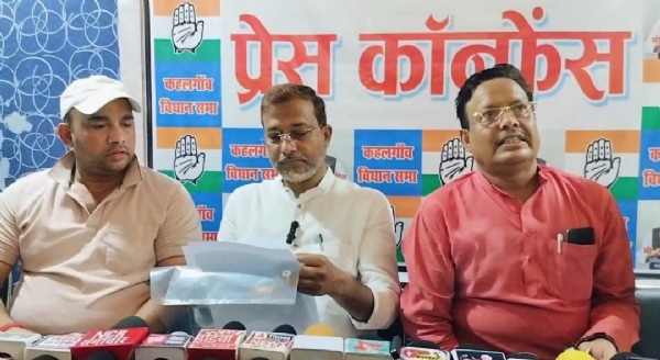 प्रेस वार्ता में मौजूद लोग