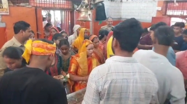 मंदिर पर उमड़े भक्त