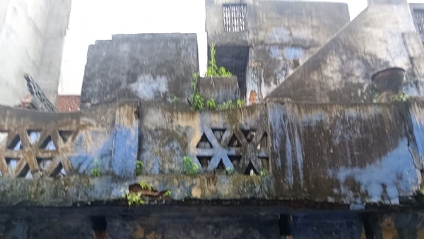 भरभराकर गिरी बिल्डिंग