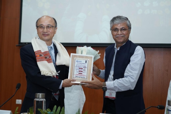 डब्लूएचओ -आईआरसीएच  के अध्यक्ष डॉ. किम सुंगचोल और आयुष सचिव वैद्य राजेश कोटेचा