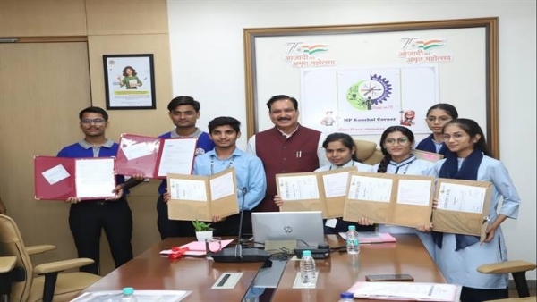ग्वालियर आईटीआई के 51 युवाओं का अबू धाबी की मैन्यूफैक्चरिंग कंपनी में चयन