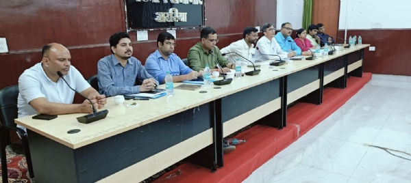 अररिया फोटो:राजस्व महा अभियान को लेकर जिला स्तरीय प्रशिक्षण में डीएम और अन्य अधिकारी